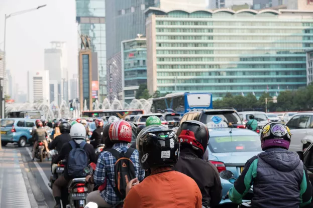 motorcyclists_in_city